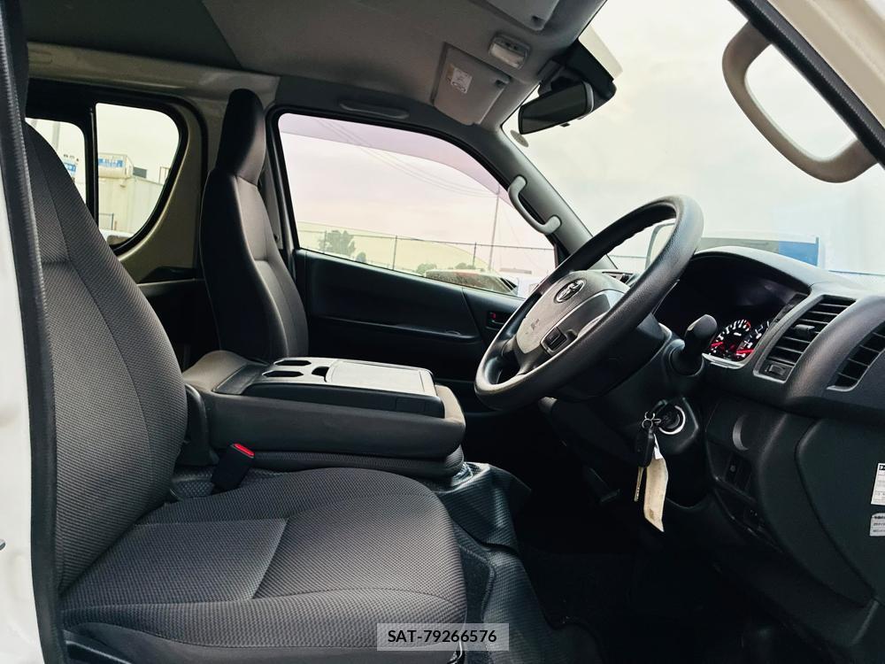 Toyota REGIUSACE VAN 2020-04 8226359-10