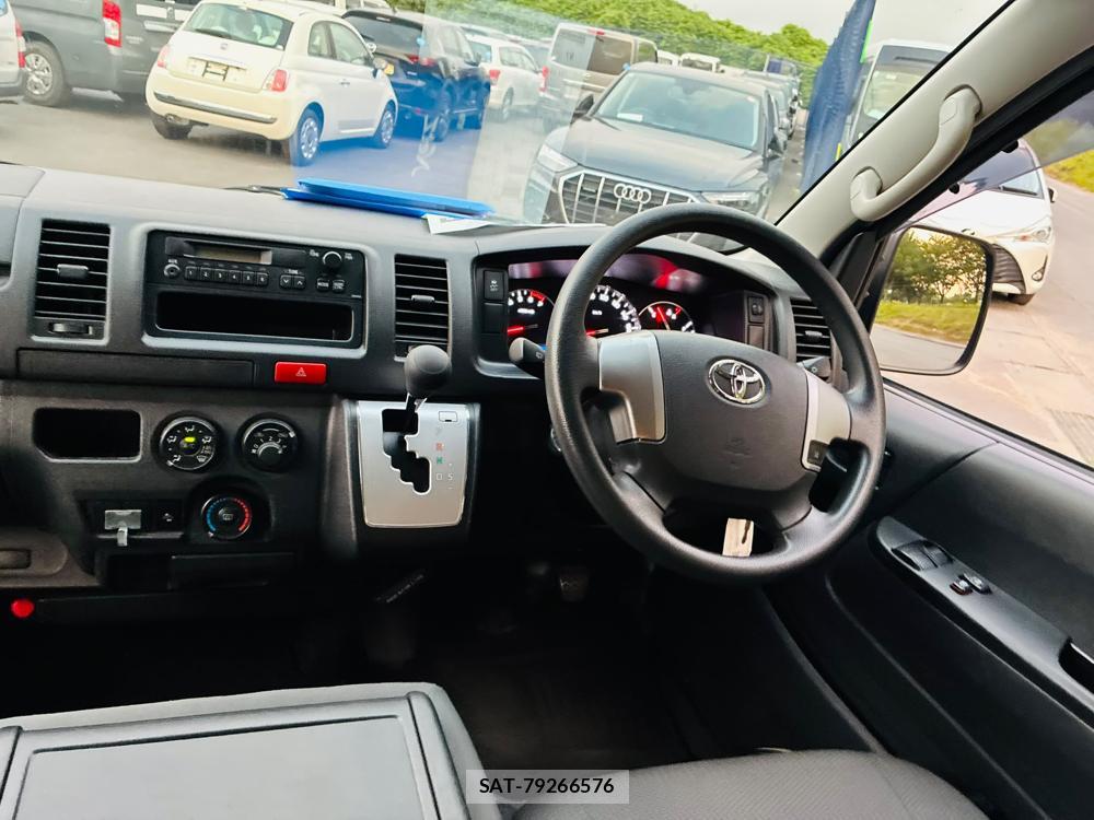 Toyota REGIUSACE VAN 2020-04 8226359-12