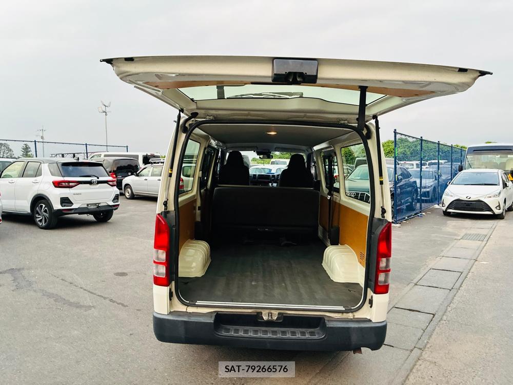 Toyota REGIUSACE VAN 2020-04 8226359-25
