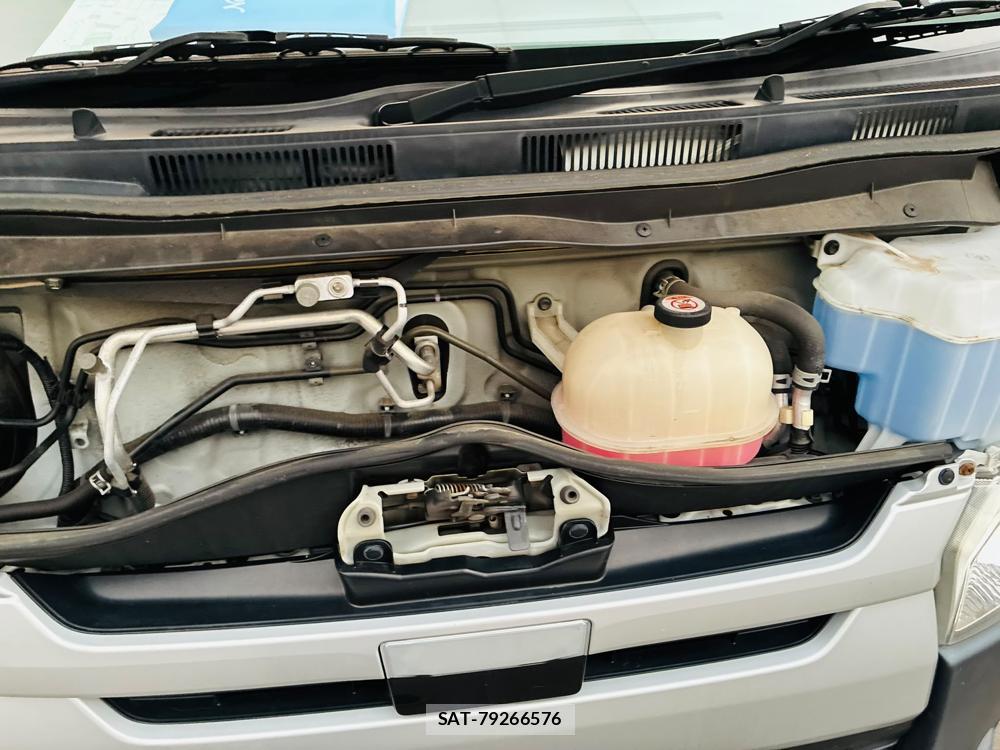 Toyota REGIUSACE VAN 2020-04 8226359-36