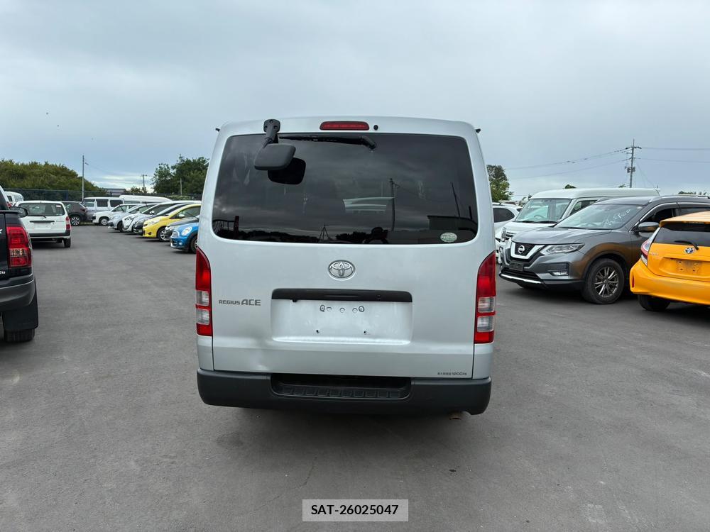 Toyota REGIUSACE VAN 2019-08 8313432-3