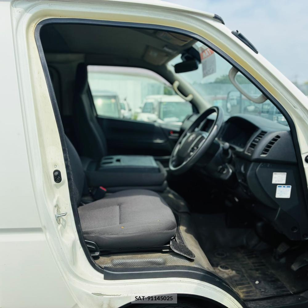 Toyota REGIUSACE VAN 2019-10 8468816-11