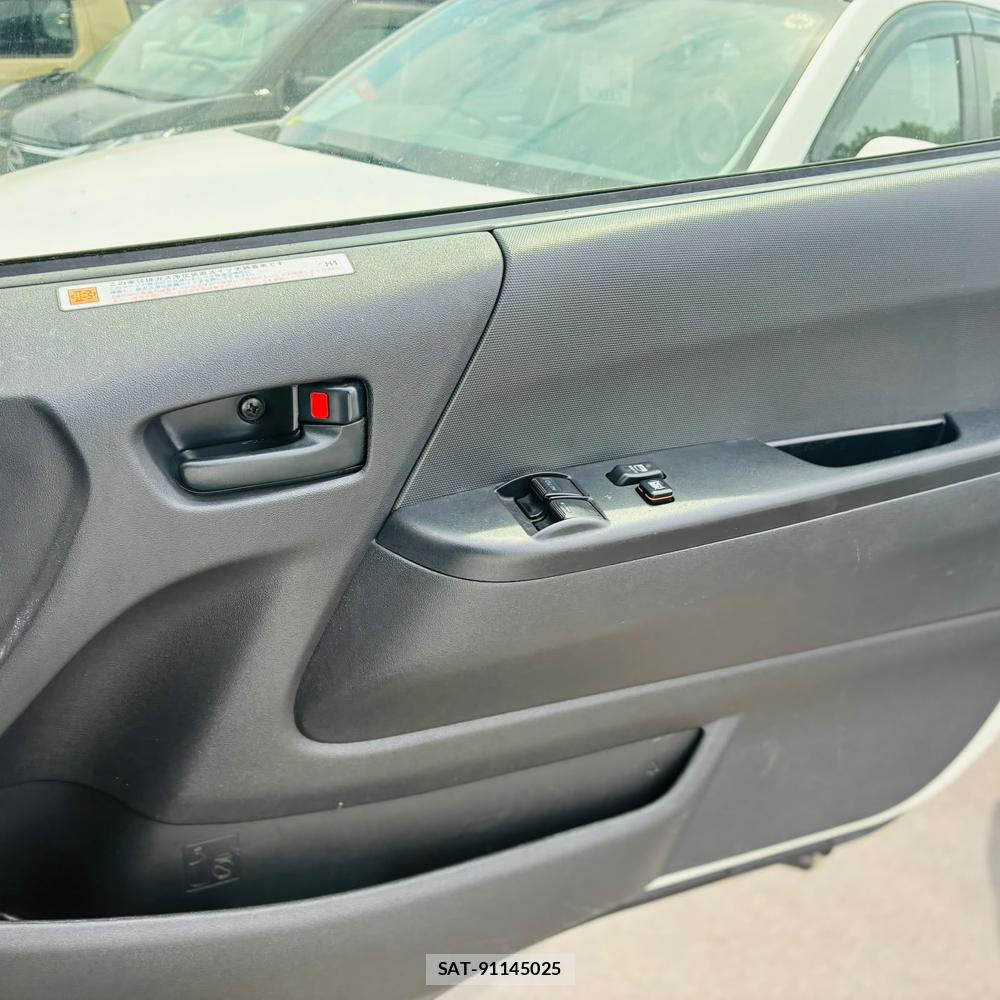 Toyota REGIUSACE VAN 2019-10 8468816-17