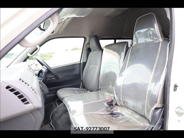 Toyota REGIUSACE VAN 2013-07 8458306-15