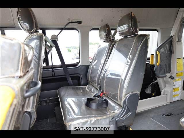 Toyota REGIUSACE VAN 2013-07 8458306-17