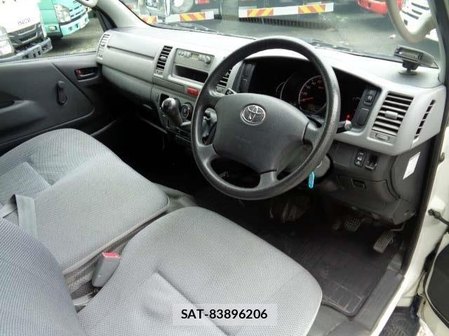 Toyota REGIUSACE VAN 2010-02 3935639-2
