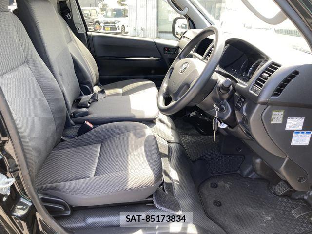 Toyota REGIUSACE VAN 2019-01 6816880-6