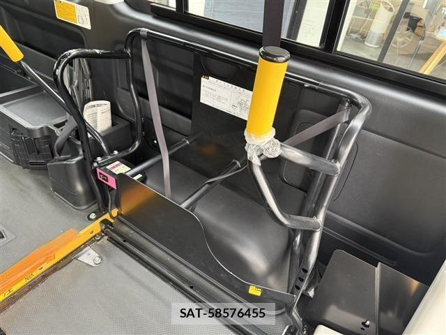 Toyota REGIUSACE VAN 2013-06 7788717-13