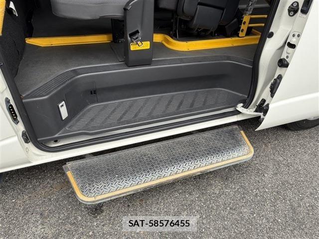 Toyota REGIUSACE VAN 2013-06 7788717-19