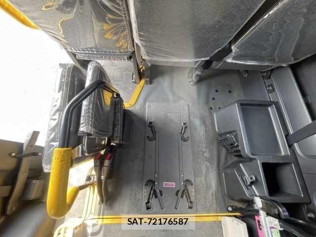 Toyota REGIUSACE VAN 2013-03 8831296-1
