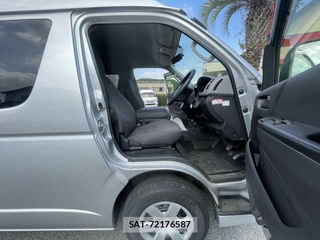 Toyota REGIUSACE VAN 2013-03 8831296-19