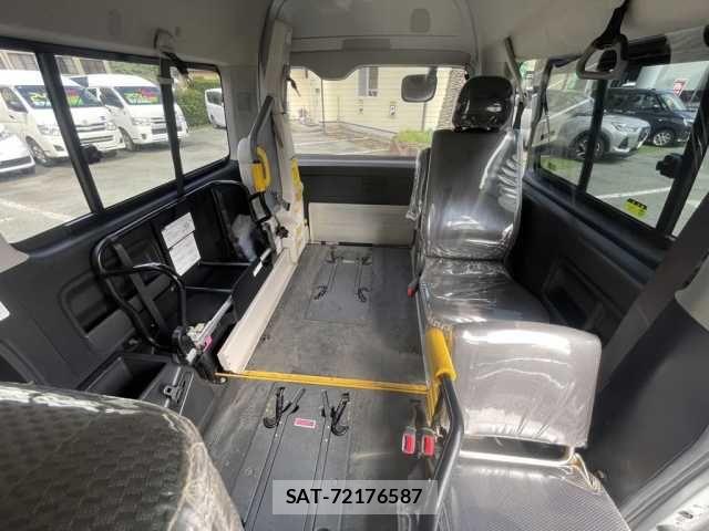 Toyota REGIUSACE VAN 2013-03 8831296-2