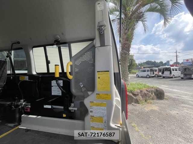 Toyota REGIUSACE VAN 2013-03 8831296-4