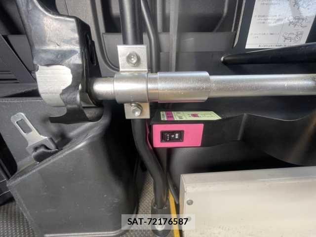 Toyota REGIUSACE VAN 2013-03 8831296-6