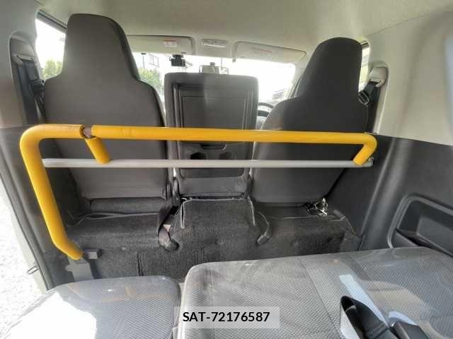 Toyota REGIUSACE VAN 2013-03 8831296-7