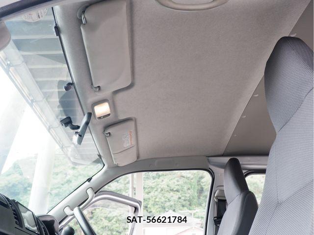 Toyota REGIUSACE VAN 2017-04 8849899-18