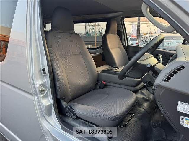 Toyota REGIUSACE VAN 2012-01 8209853-15