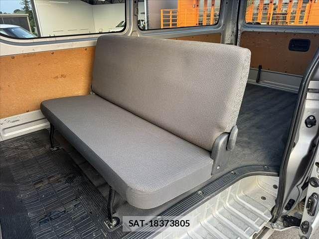 Toyota REGIUSACE VAN 2012-01 8209853-17