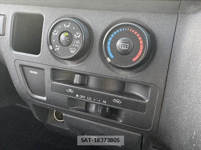 Toyota REGIUSACE VAN 2012-01 8209853-3