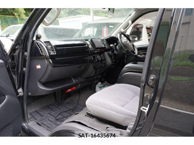 Toyota REGIUSACE VAN 2009-12 1259017-18
