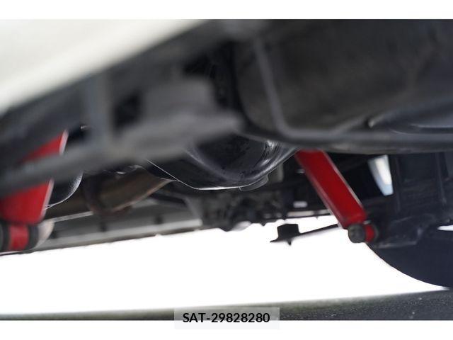 Toyota REGIUSACE VAN 2018-02 1304003-1