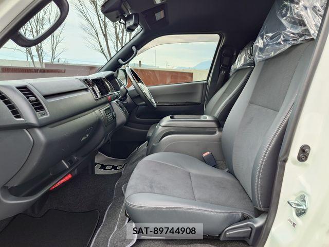 Toyota REGIUSACE VAN 2019-02 2085352-17