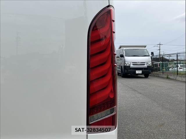 Toyota REGIUSACE VAN 2015-04 6247016-16