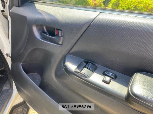 Toyota REGIUSACE VAN 2004-10 6911954-13
