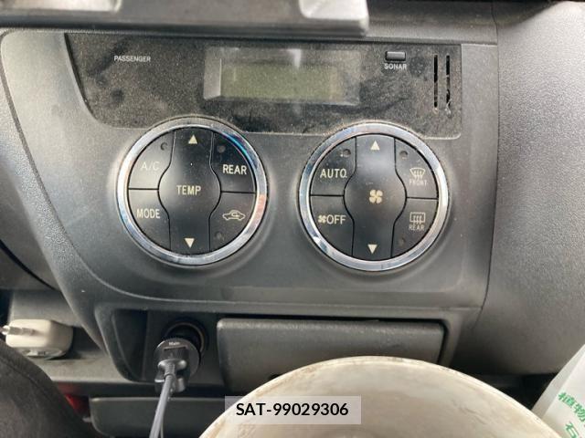 Toyota REGIUSACE VAN 2013-04 8231603-22