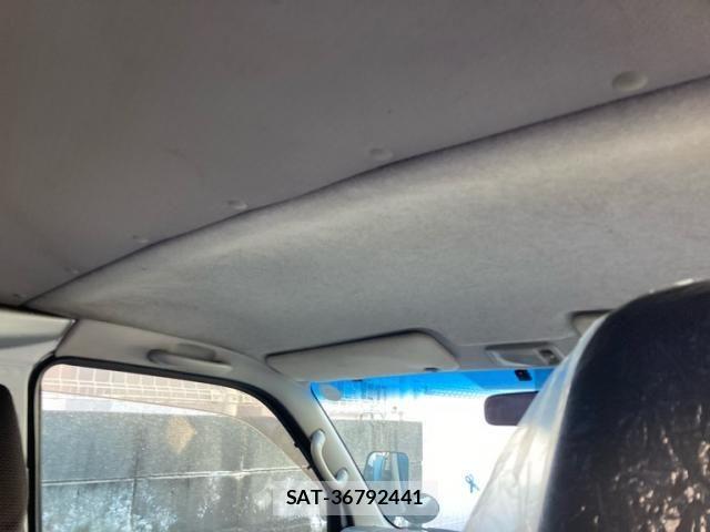 Toyota REGIUSACE VAN 2012-04 8231602-16