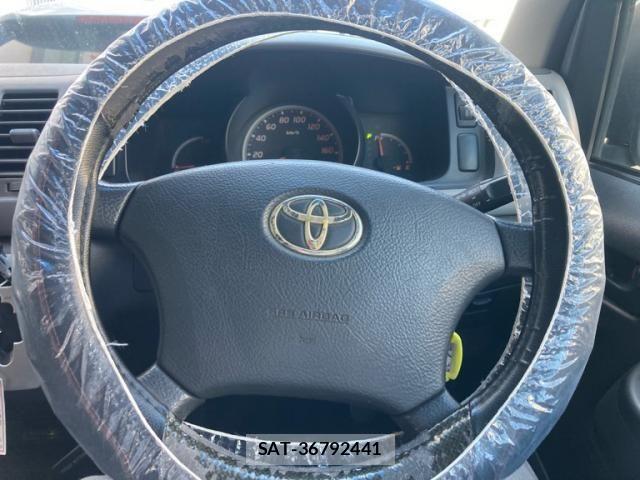 Toyota REGIUSACE VAN 2012-04 8231602-18