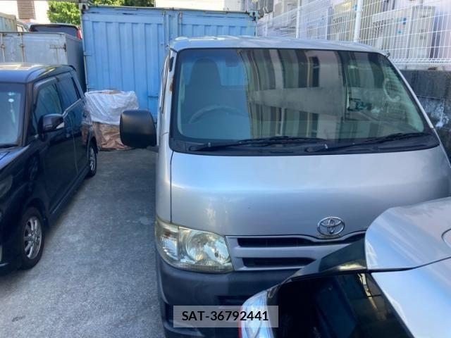 Toyota REGIUSACE VAN 2012-04 8231602-2