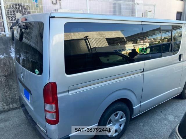 Toyota REGIUSACE VAN 2012-04 8231602-4