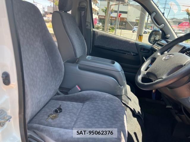Toyota REGIUSACE VAN 2005-01 8231604-9