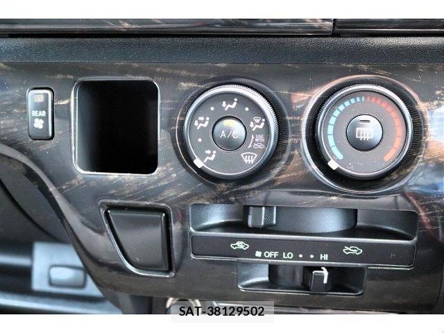 Toyota REGIUSACE VAN 2010-01 8368333-12