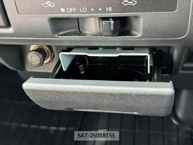 Toyota REGIUSACE VAN 2011-07 8666822-21