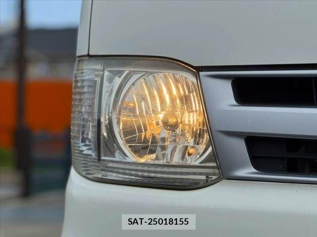 Toyota REGIUSACE VAN 2011-07 8666822-23