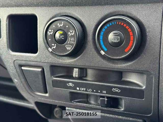 Toyota REGIUSACE VAN 2011-07 8666822-2