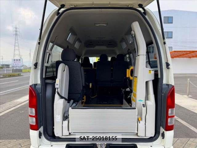 Toyota REGIUSACE VAN 2011-07 8666822-4