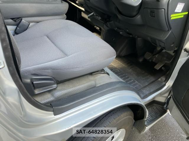 Toyota REGIUSACE VAN 2011-11 8831303-17