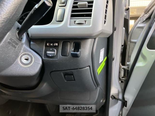 Toyota REGIUSACE VAN 2011-11 8831303-19