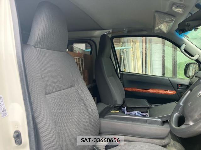 Toyota REGIUSACE VAN 2017-05 8881838-13
