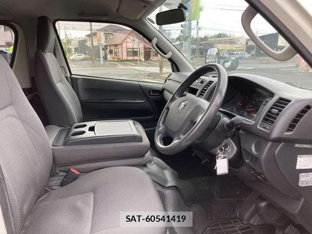 Toyota REGIUSACE VAN 2017-05 1414504-17
