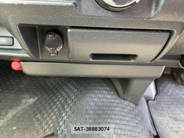 Toyota REGIUSACE VAN 2019-02 6017058-28