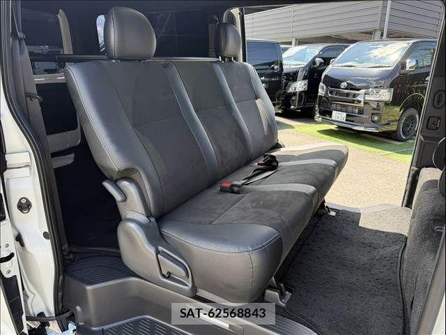 Toyota REGIUSACE VAN 2019-04 7619545-9