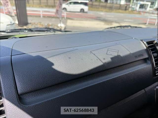 Toyota REGIUSACE VAN 2019-04 7619545-16