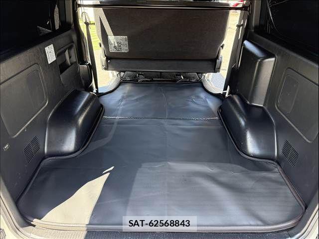 Toyota REGIUSACE VAN 2019-04 7619545-19