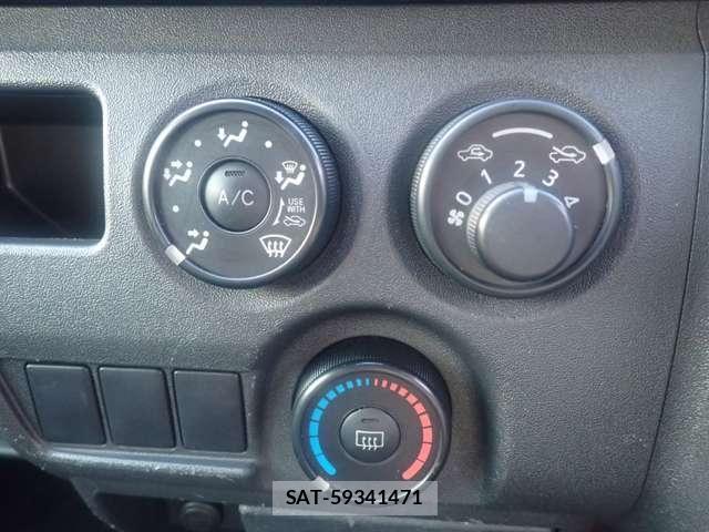 Toyota REGIUSACE VAN 2014-12 8101568-16