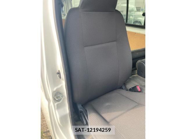 Toyota REGIUSACE VAN 2011-08 8368337-10