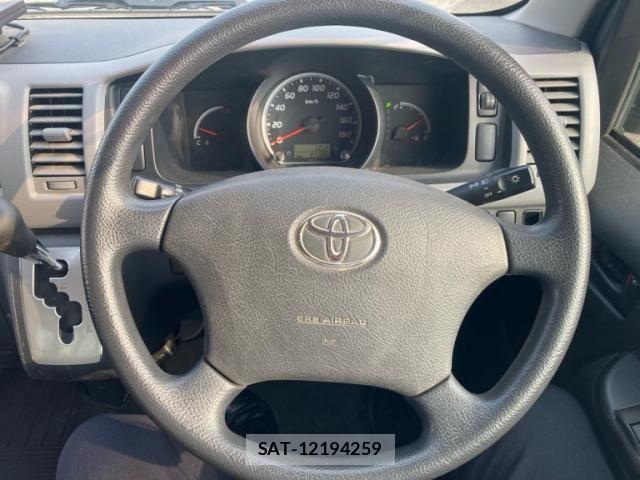 Toyota REGIUSACE VAN 2011-08 8368337-12
